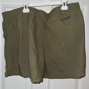 Columbia women’s Olive Utility Active Shorts